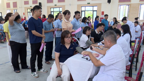 Chương tr&igrave;nh hiến m&aacute;u t&igrave;nh nguyện "Giọt hồng đo&agrave;n vi&ecirc;n - Người lao động"
