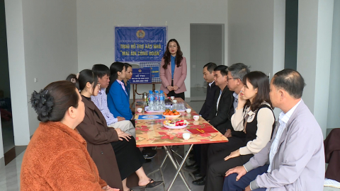 Li&ecirc;n đo&agrave;n lao động tỉnh hỗ trợ m&aacute;i ấm c&ocirc;ng đo&agrave;n