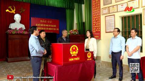 Kiểm tra c&ocirc;ng t&aacute;c bầu cử tại một số địa phương
