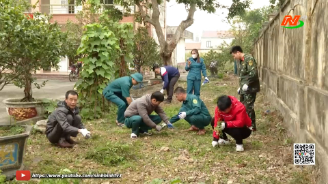X&atilde; Gia Phong ra qu&acirc;n dọn vệ sinh m&ocirc;i trường ch&agrave;o mừng Đại hội XIV của Đảng