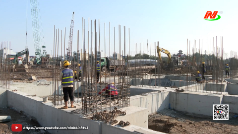 S&ocirc;i nổi kh&iacute; thế thi đua lao động, sản xuất 