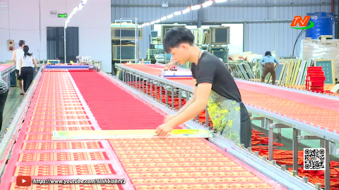 Chuẩn bị h&agrave;ng ti&ecirc;u d&ugrave;ng dịp Tết Nguy&ecirc;n đ&aacute;n