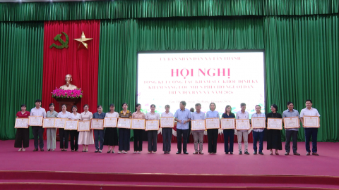 T&acirc;n Thanh tổng kết c&ocirc;ng t&aacute;c kh&aacute;m sức khỏe định kỳ, kh&aacute;m s&agrave;ng lọc miễn ph&iacute; cho người d&acirc;n