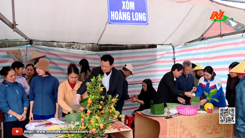 Hội thi g&oacute;i b&aacute;nh chưng v&agrave; b&agrave;y m&acirc;m ngũ quả Tết B&iacute;nh Ngọ
