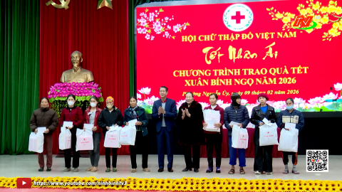Thăm, tặng qu&agrave; Tết B&iacute;nh Ngọ
