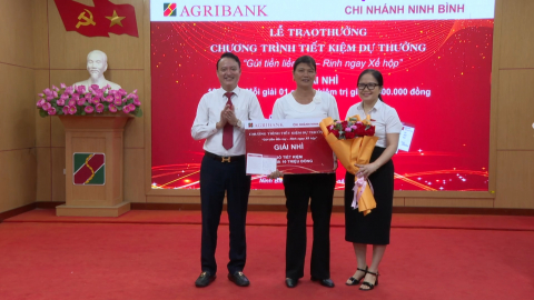 Agribank Ninh B&igrave;nh trao thưởng chương tr&igrave;nh &ldquo;Gửi tiền liền tay-Rinh ngay xế hộp&rdquo;