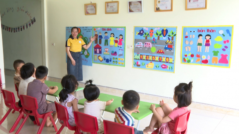 Đồng h&agrave;nh c&ugrave;ng trẻ em tự kỷ