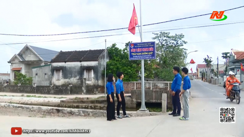 Đo&agrave;n vi&ecirc;n, thanh ni&ecirc;n thi đua l&agrave;m theo lời B&aacute;c dạy