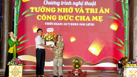 Ra mắt c&acirc;u lạc bộ h&aacute;t d&acirc;n ca