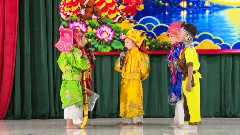 Chương tr&igrave;nh "Đ&ecirc;m hội trăng rằm" x&atilde; Ninh Giang