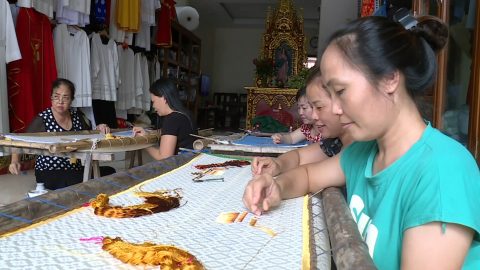 Giữ g&igrave;n nghề th&ecirc;u truyền thống