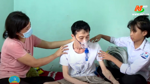Hỗ trợ gia đ&igrave;nh em Phạm Thị Minh Phương, x&atilde; Kim Đ&ocirc;ng, huyện Kim Sơn.