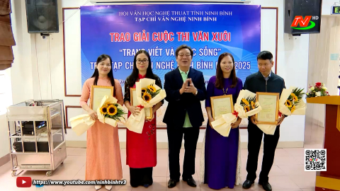 Trao giải Cuộc thi văn xu&ocirc;i &ldquo;Trang viết v&agrave; cuộc sống&rdquo; năm 2025
