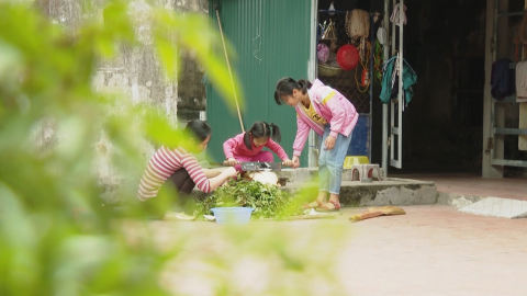 Nhọc nhằn cuộc sống của người mẹ ngh&egrave;o