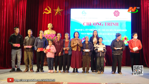 Thăm, tặng qu&agrave; Tết B&iacute;nh Ngọ