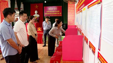 X&atilde; Y&ecirc;n M&ocirc; kiểm tra c&ocirc;ng t&aacute;c chuẩn bị bầu cử
