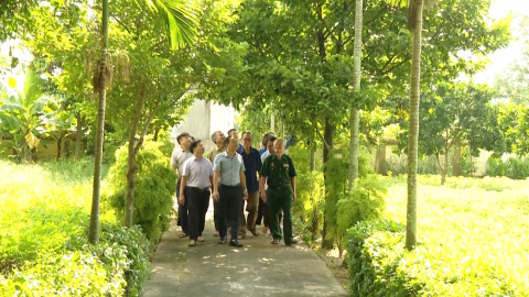 Kh&aacute;nh Thiện gi&aacute;o dục truyền thống c&aacute;ch mạng cho thế hệ trẻ