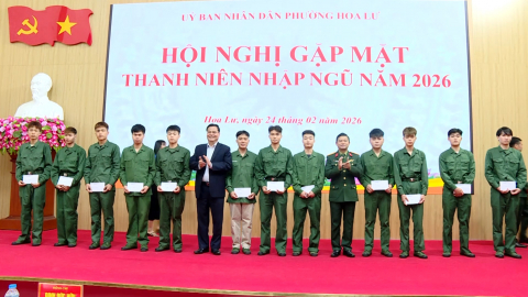 Phường Hoa Lư gặp mặt thanh ni&ecirc;n chuẩn bị l&ecirc;n đường nhập ngũ năm 2026