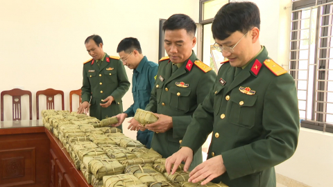 Tết đầu ti&ecirc;n của qu&acirc;n đội ch&iacute;nh quy về cơ sở
