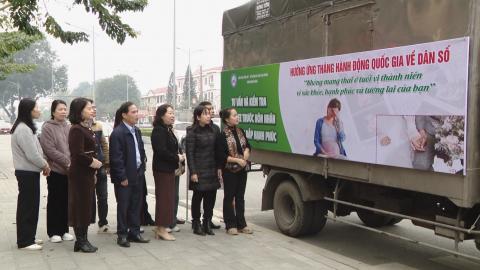 Diễu h&agrave;nh tuy&ecirc;n truyền hưởng ứng ng&agrave;y d&acirc;n số Việt Nam 26/12