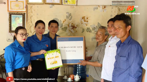 B&agrave;n giao c&ocirc;ng tr&igrave;nh thắp s&aacute;ng đường qu&ecirc; tại x&atilde; Hồi Ninh