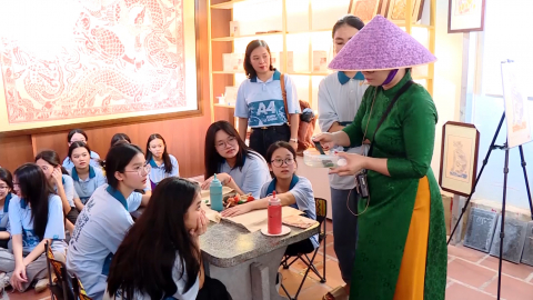 Khai th&aacute;c gi&aacute; trị lịch sử văn h&oacute;a trong ph&aacute;t triển du lịch
