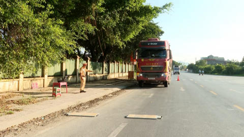 Ngăn ngừa vi phạm tải trọng tr&ecirc;n tuyến quốc lộ 12B