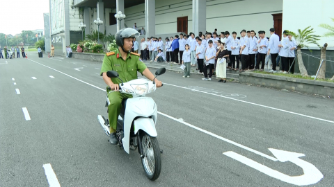 Y&ecirc;n Kh&aacute;nh n&acirc;ng cao kỹ năng l&aacute;i xe an to&agrave;n cho học sinh