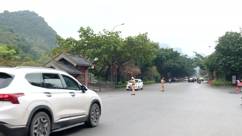 Tăng cường đảm bảo trật tự an to&agrave;n giao th&ocirc;ng cho nh&acirc;n d&acirc;n du Xu&acirc;n