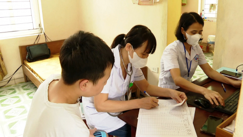 Ninh B&igrave;nh ti&ecirc;m vắc - xin sởi đợt 3 năm 2025