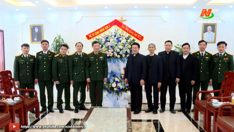 Bộ Tư lệnh Qu&acirc;n khu 3 thăm, ch&uacute;c mừng T&ograve;a Gi&aacute;m mục Ph&aacute;t Diệm