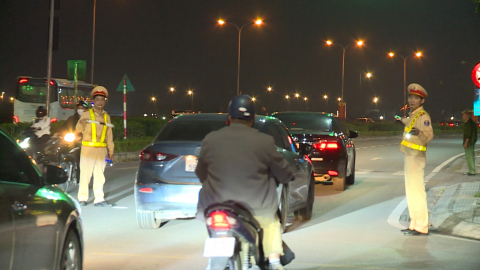 Ph&acirc;n luồng giao th&ocirc;ng phục vụ Lễ hội Khai ấn đền Trần