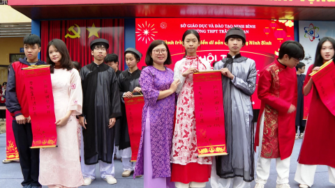 Người trẻ lưu giữ n&eacute;t đẹp văn h&oacute;a Tết cổ truyền