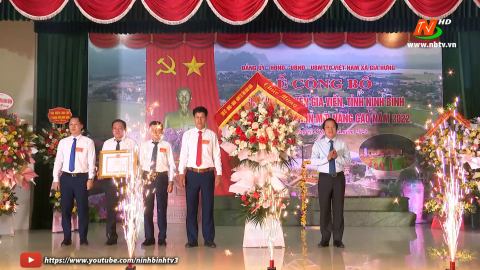 Gia Hưng đ&oacute;n Bằng c&ocirc;ng nhận x&atilde; đạt chuẩn n&ocirc;ng th&ocirc;n mới n&acirc;ng cao