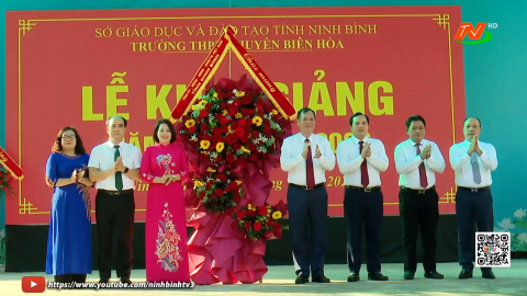Đồng ch&iacute; Ph&oacute; B&iacute; thư Tỉnh ủy, Chủ tịch HĐND tỉnh L&ecirc; Quốc Chỉnh dự Lễ khai giảng năm học mới tại Trường THPT chuy&ecirc;n Bi&ecirc;n H&ograve;a