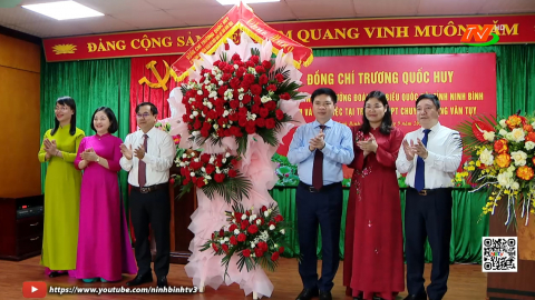 Đồng ch&iacute; B&iacute; thư Tỉnh ủy Trương Quốc Huy thăm, l&agrave;m việc với Trường THPT chuy&ecirc;n Lương Văn Tụy v&agrave; trường Đại học Hoa Lư