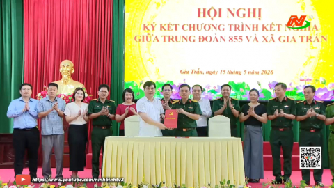 K&yacute; kết chương tr&igrave;nh kết nghĩa giữa Trung đo&agrave;n 855 với x&atilde; Gia Trấn