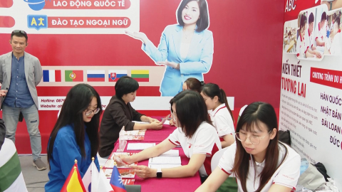 Đồng h&agrave;nh c&ugrave;ng thanh ni&ecirc;n khởi nghiệp