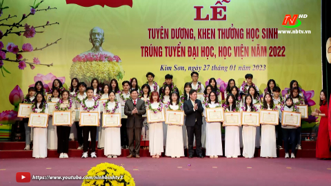 Kim Sơn tuy&ecirc;n dương, khen thưởng học sinh đạt th&agrave;nh t&iacute;ch cao trong học tập