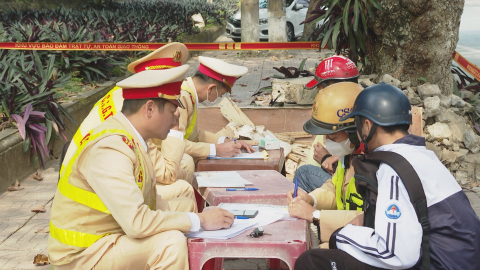 C&ocirc;ng an Tam Điệp duy tr&igrave; xử l&yacute; học sinh vi phạm giao th&ocirc;ng