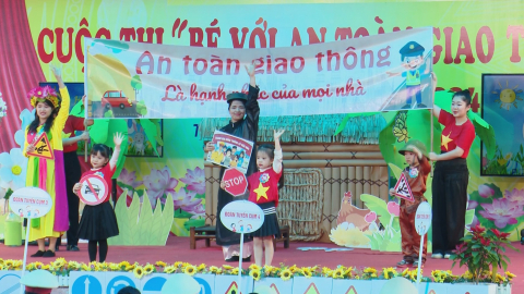 Cần sớm gi&aacute;o dục ATGT cho trẻ em