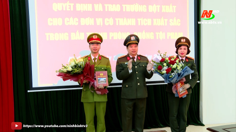C&ocirc;ng an Ninh B&igrave;nh thưởng n&oacute;ng cho c&aacute;c đơn vị c&oacute; th&agrave;nh t&iacute;ch xuất sắc trong đấu tranh ph&ograve;ng chống tội phạm