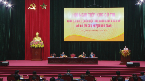 Đo&agrave;n đại biểu Quốc hội tỉnh tiếp x&uacute;c cử tri huyện Nho Quan