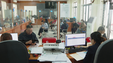 Tăng cường hỗ trợ người d&acirc;n chuyển đổi giấy tờ sau sắp xếp đơn vị h&agrave;nh ch&iacute;nh