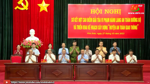 Kim Sơn sơ kết đợt cao điểm giải tỏa vi phạm h&agrave;nh lang an to&agrave;n đường bộ