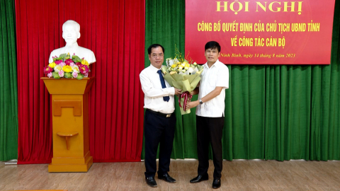 C&ocirc;ng bố Quyết định của Chủ tịch UBND tỉnh về c&ocirc;ng t&aacute;c c&aacute;n bộ