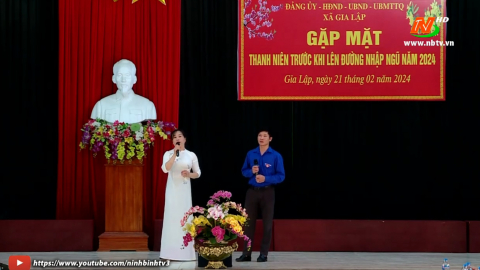 Giao lưu văn nghệ, tặng qu&agrave; cho t&acirc;n binh trước khi nhập ngũ