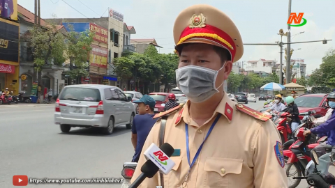 Căng m&igrave;nh điều tiết giao th&ocirc;ng ng&agrave;y đầu nghỉ lễ