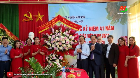 Đồng ch&iacute; Chủ tịch UBND tỉnh thăm, ch&uacute;c mừng nh&acirc;n Kỷ niệm ng&agrave;y Nh&agrave; gi&aacute;o Việt Nam