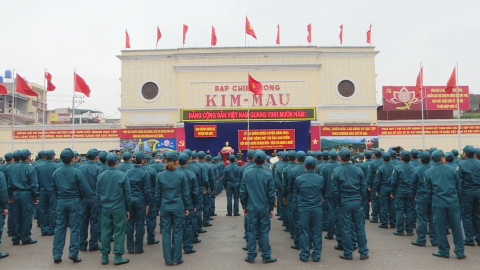 Đẩy mạnh cuộc vận động " Ph&aacute;t huy truyền thống, cống hiến t&agrave;i năng, xứng danh bộ đội cụ Hồ "